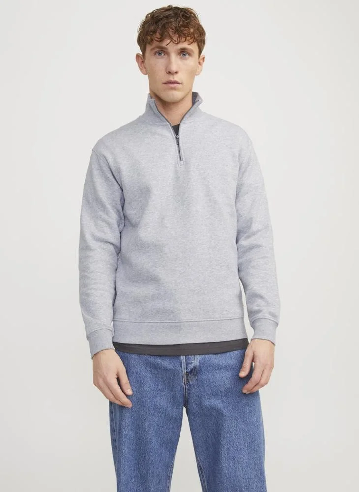 Solid Crew Neck Regular Fit Sweatshirt